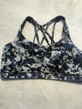 Lululemon Women's Strappy Sports Bra in Black floral Print